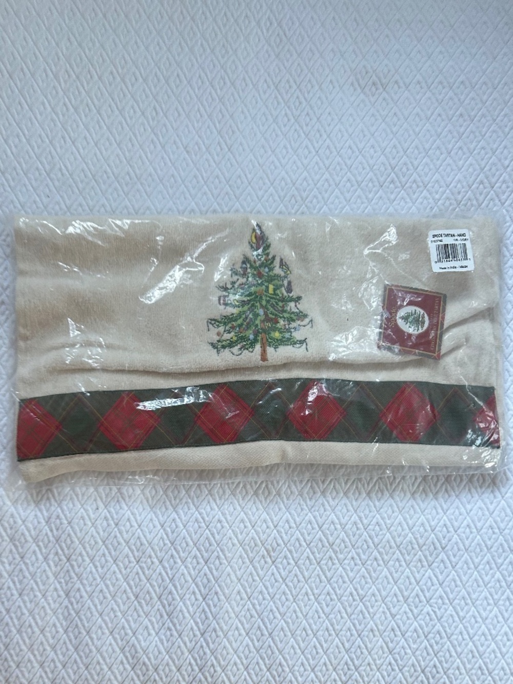 Spode NEW in pkg Christmas Holiday quintessential tree tea hand towel